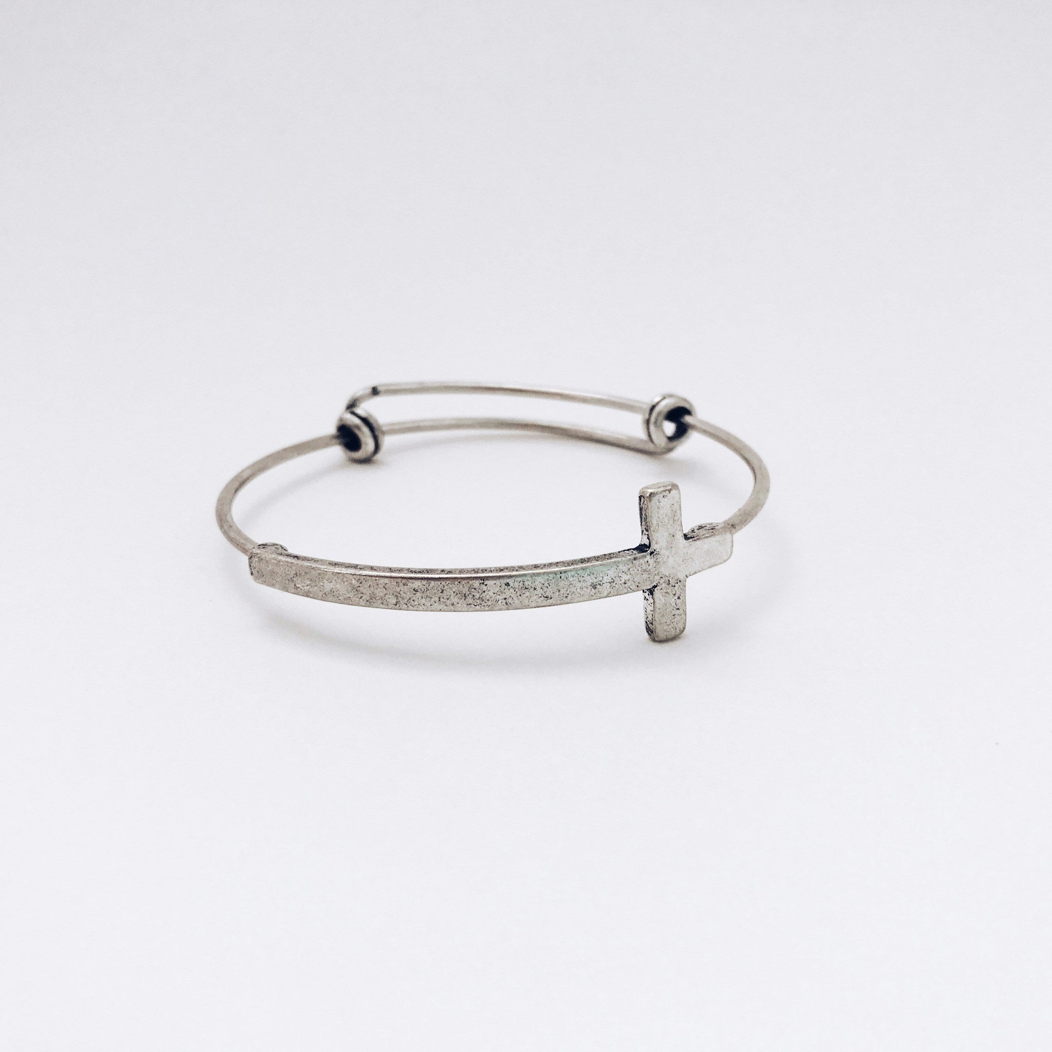 Hoe Kies Je De Perfecte Gegraveerde Zilveren Armband Voor Speciale Momenten?