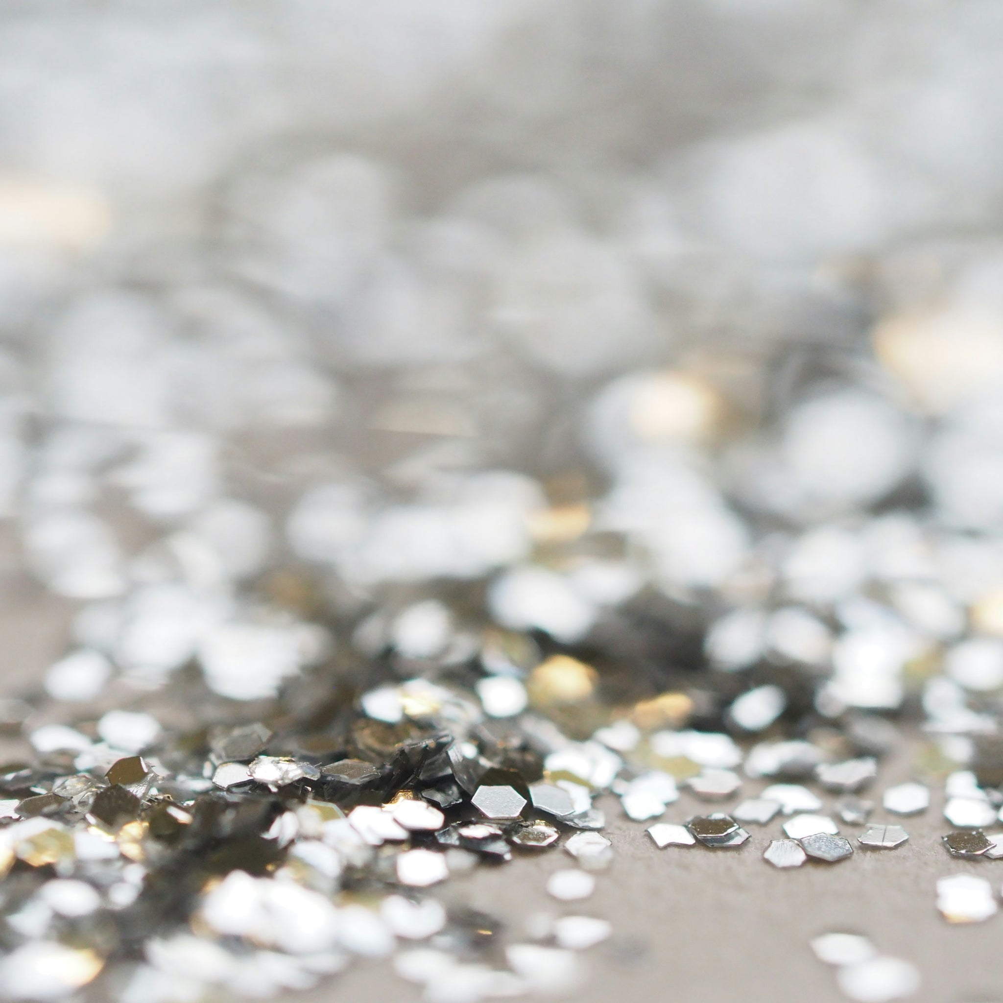 Epoxy armbanden met haar: De nieuwe trend in persoonlijke sieraden