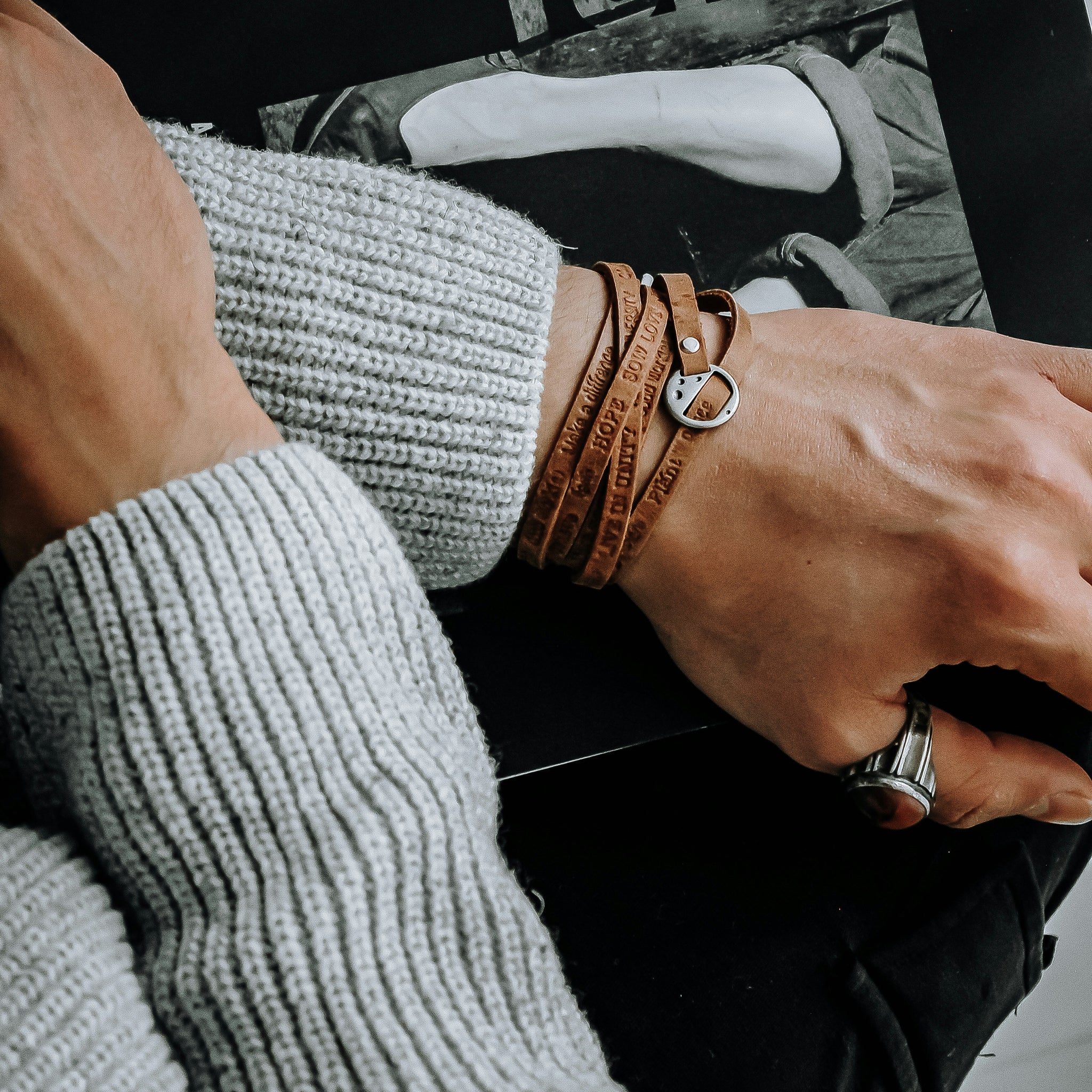 Gegraveerde Zilveren Armbanden: Een Tijdloos Geschenk met een Persoonlijke Touch