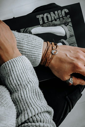 Gegraveerde Zilveren Armbanden: Een Tijdloos Geschenk met een Persoonlijke Touch