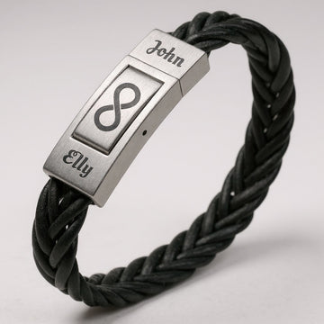 Drukschakelaar met naam gravure – gevlochten zwart leer