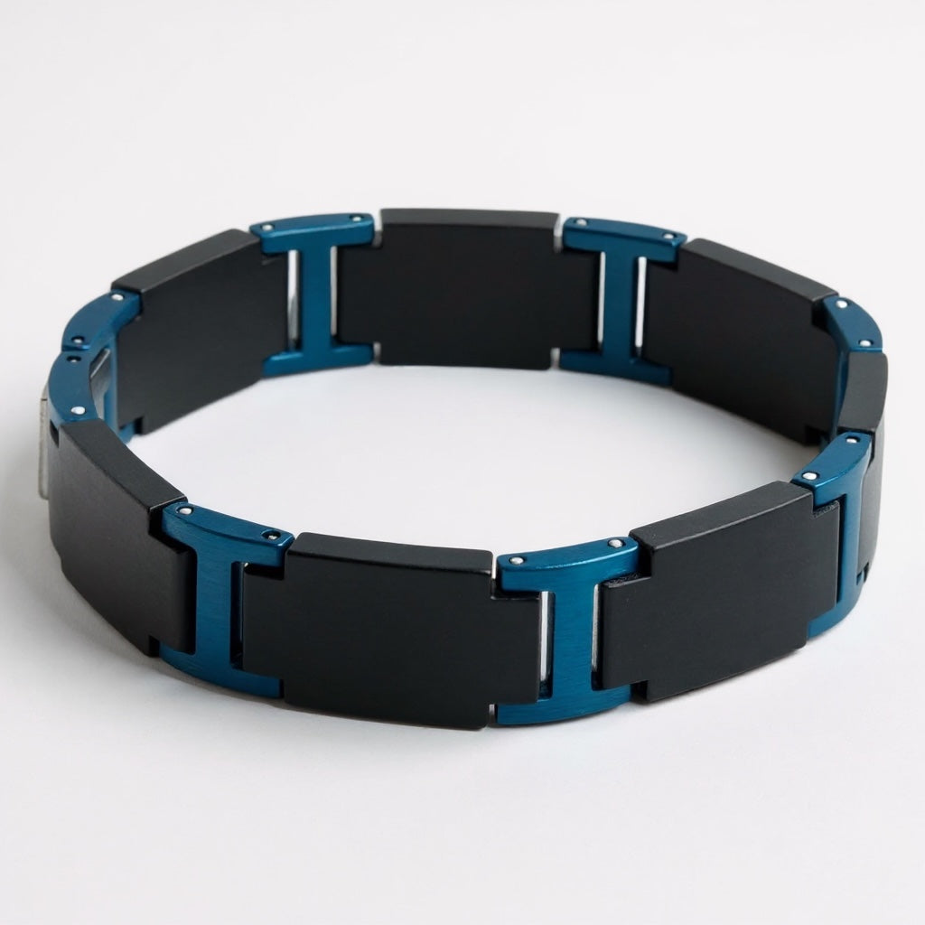 Titan Blue – Zwart Hout & Blauw RVS Armband met Gravure