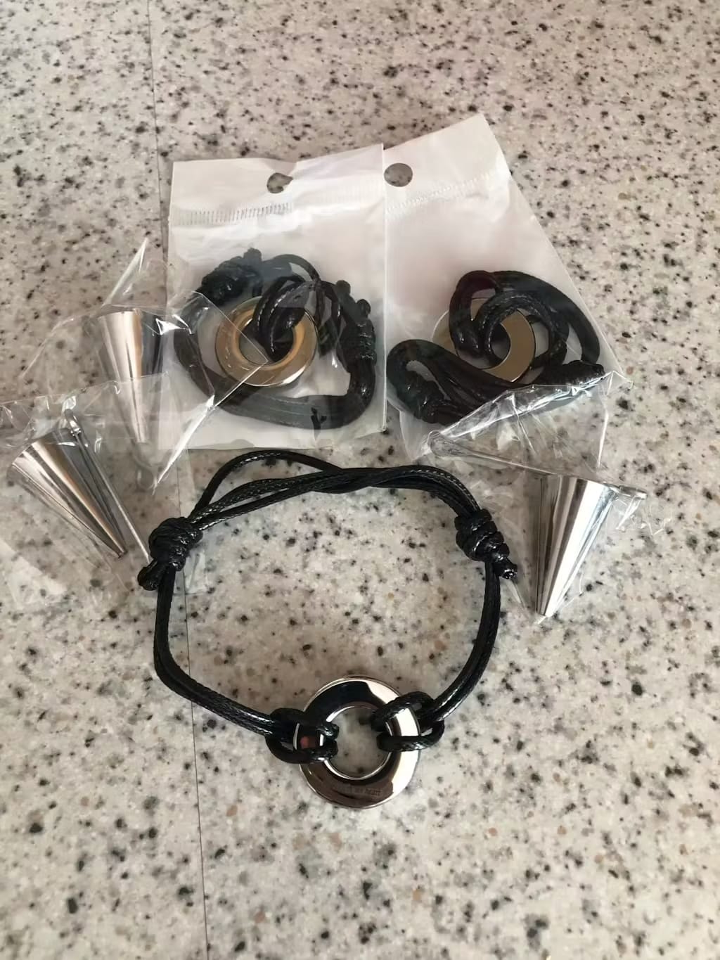 Urn Armband - 'Verstelbaar leer' + Askamer van Edelstaal met Gravure