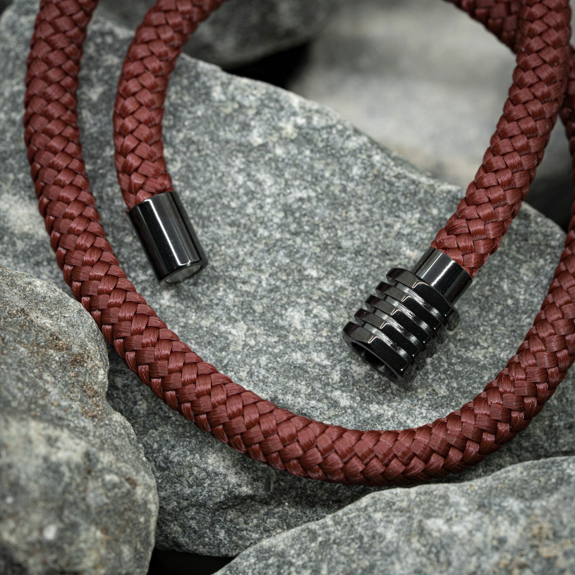 Navy™ Armband – Donker Rood Touw