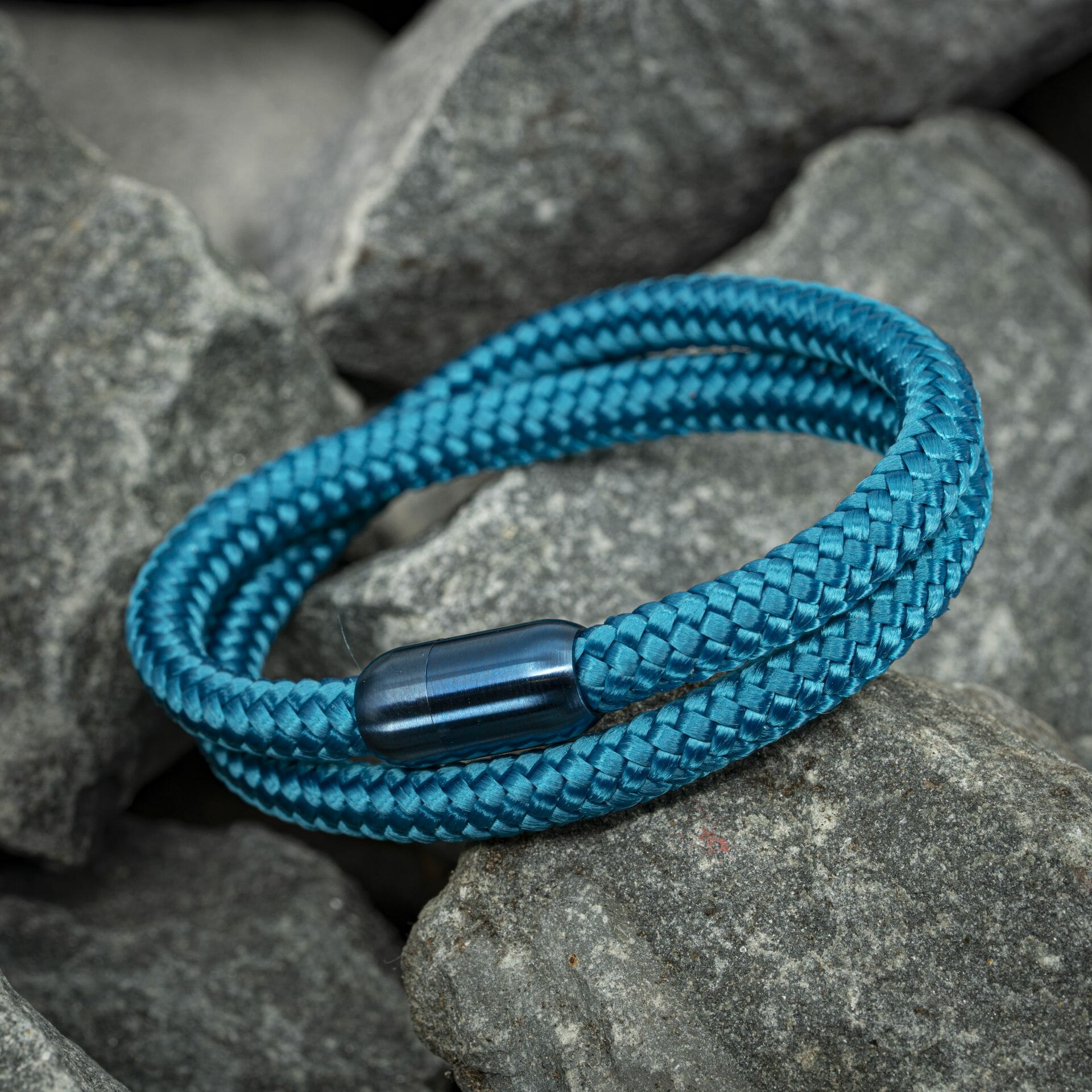 Navy™ Armband – Aqua Paracord