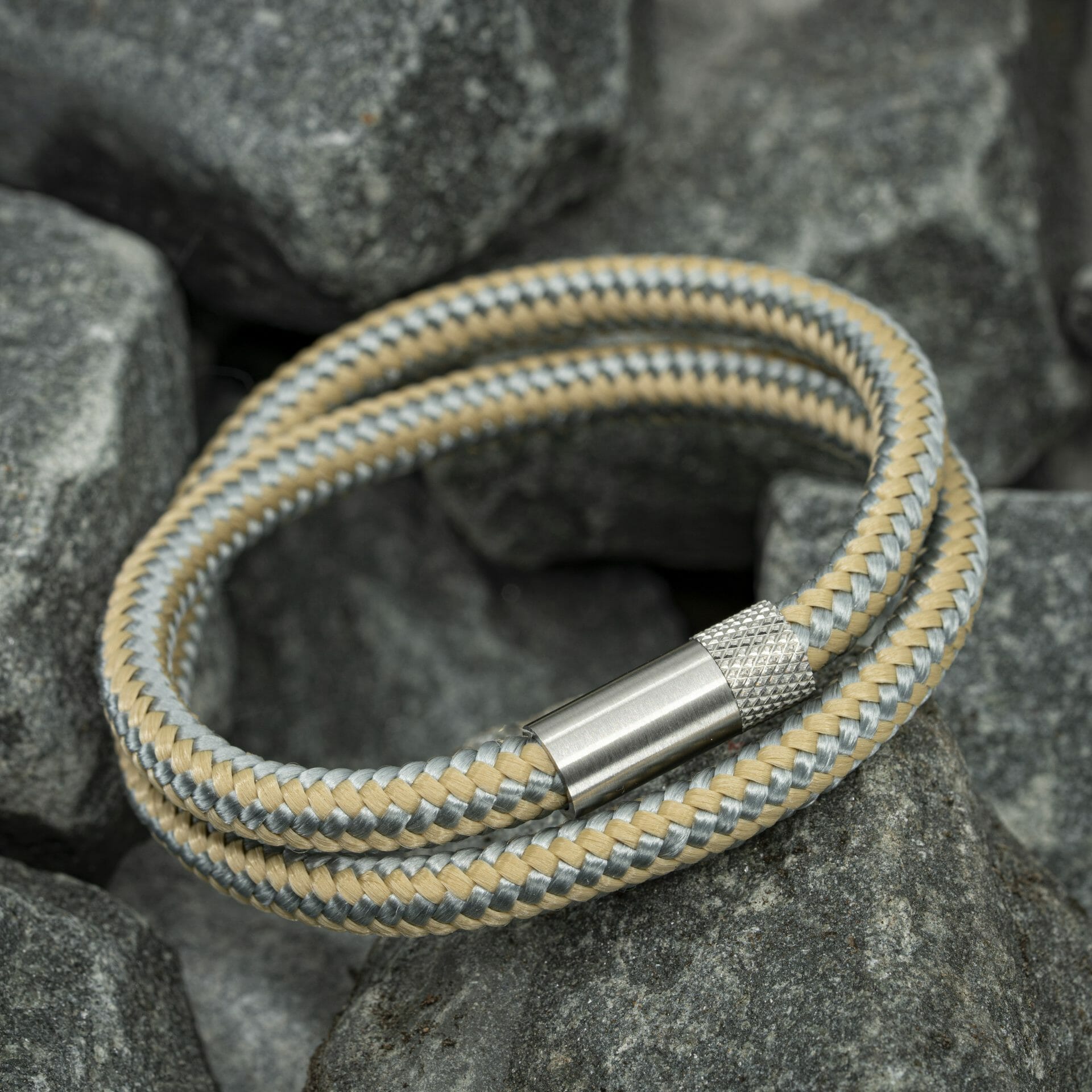 Navy™ Armband – Goudbruin & Grijs Touw