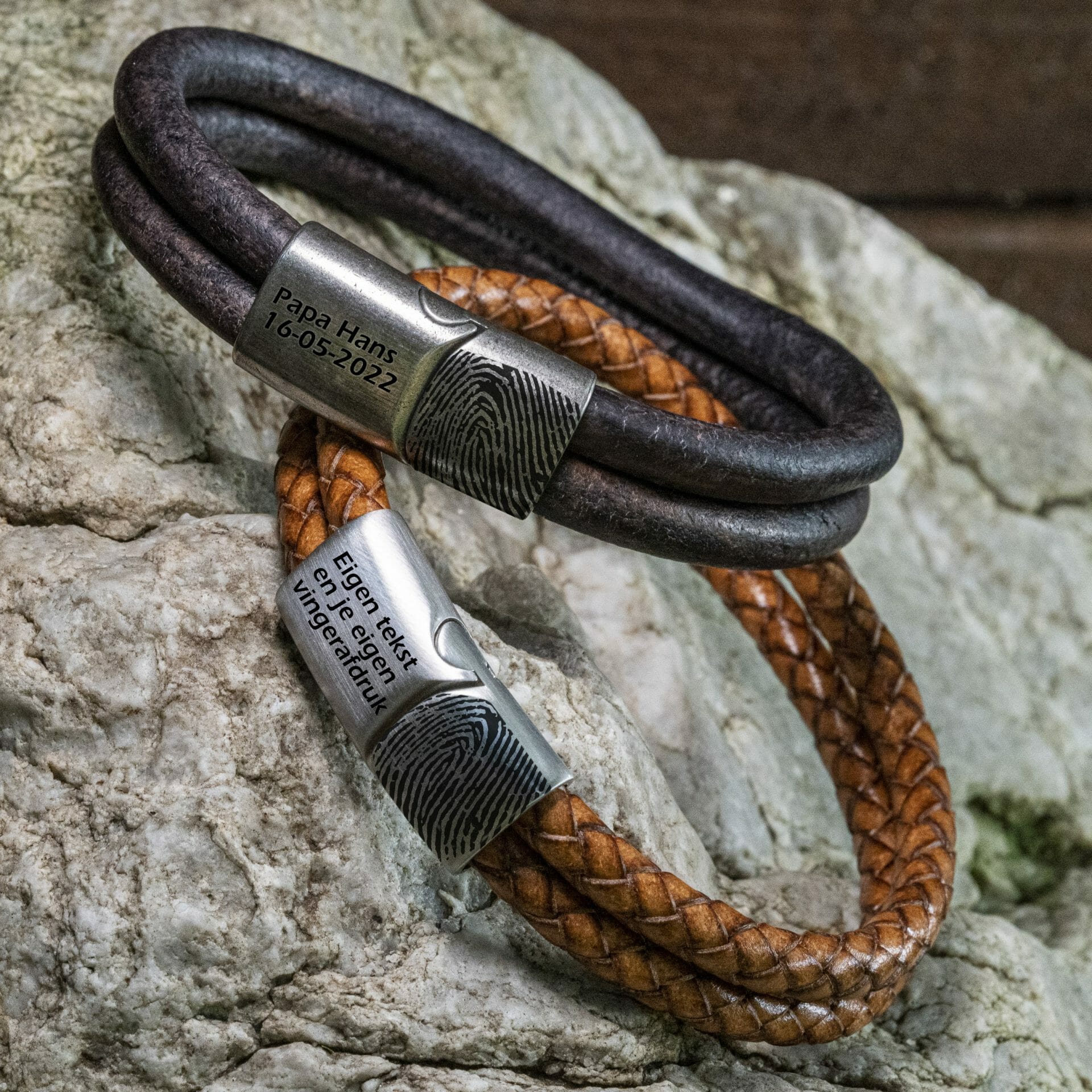 Dubbel gevlochten leren armband met hartjes en tekst gravure