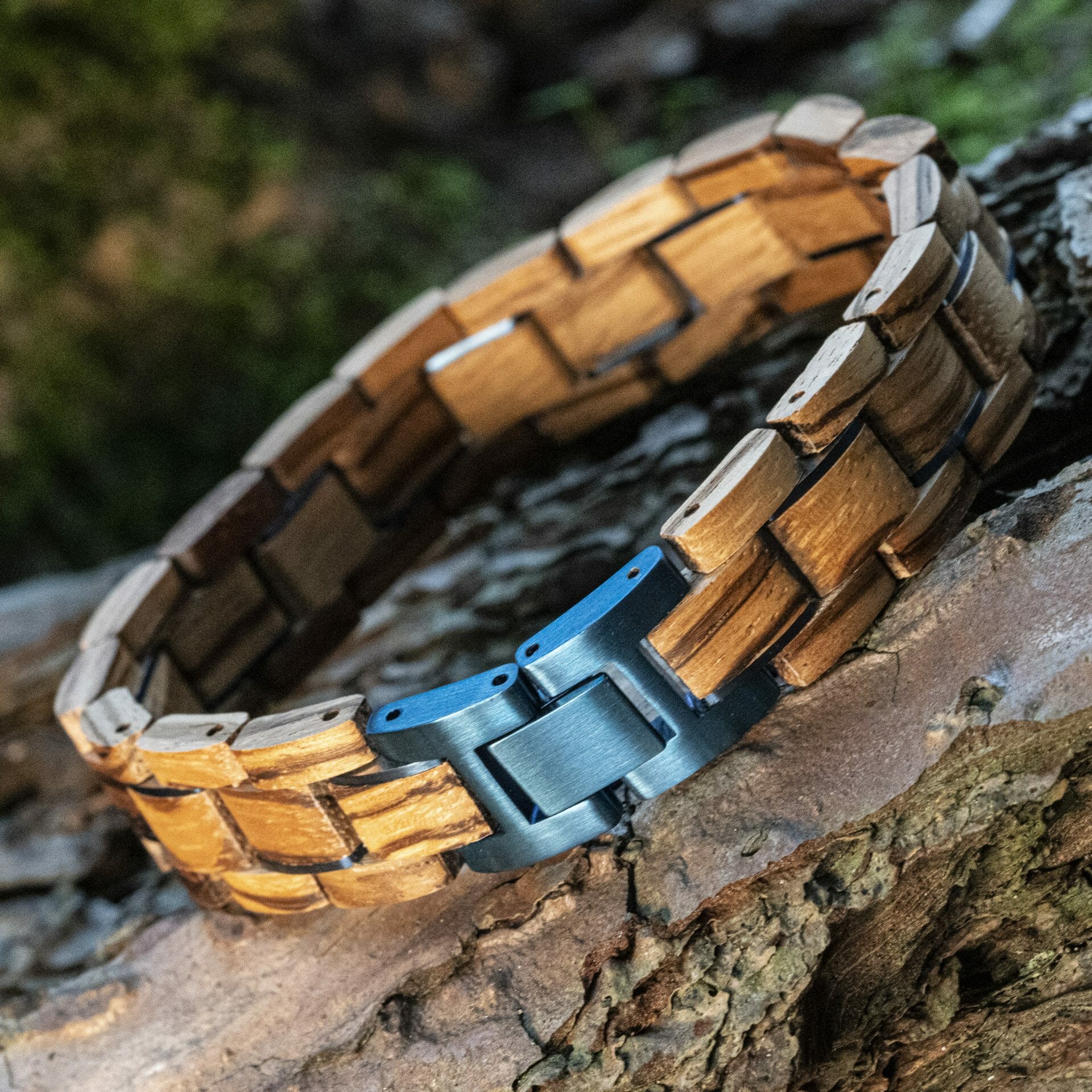 Tribe (Zebrano / Blauw) – Houten Armband