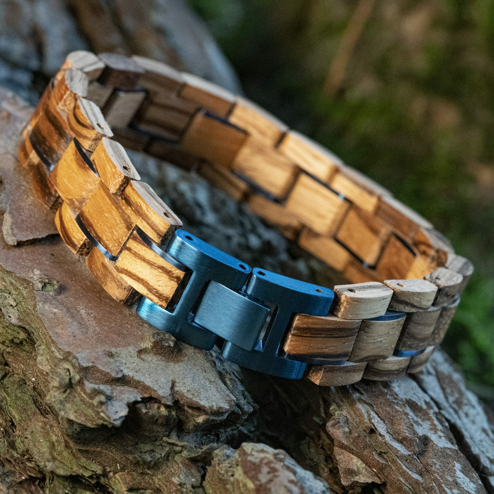 Tribe (Zebrano / Blauw) – Houten Armband