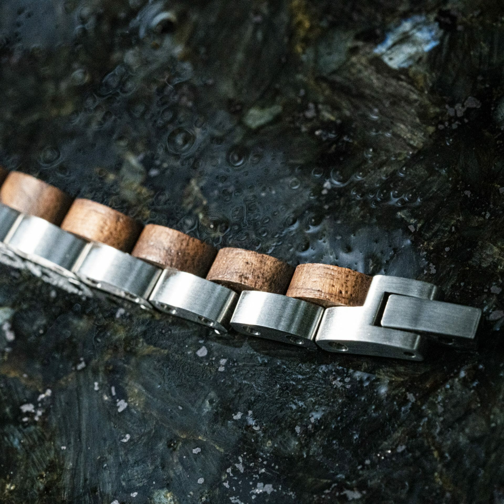 Smalle Walnoot & Roestvrij Staal Houten Armband