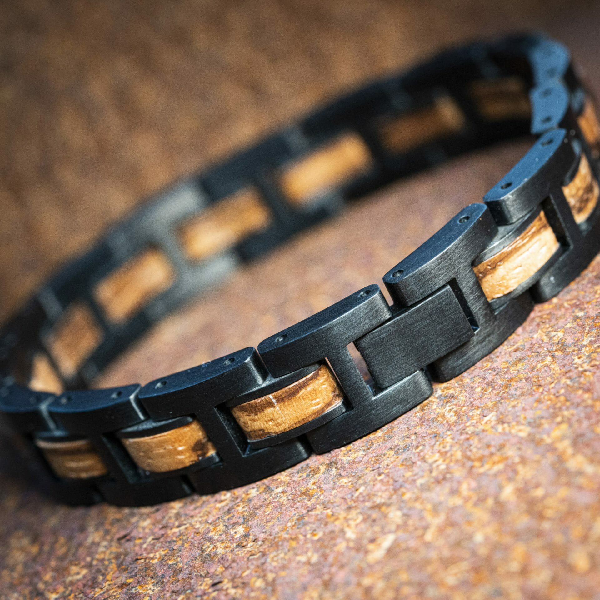 Matterhorn (Zebrano / Zwart) – Houten armband