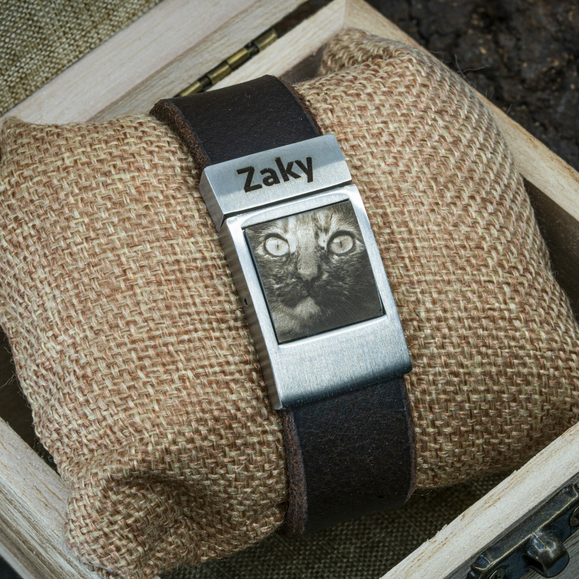 Eigen kat gegraveerd als Foto op armband