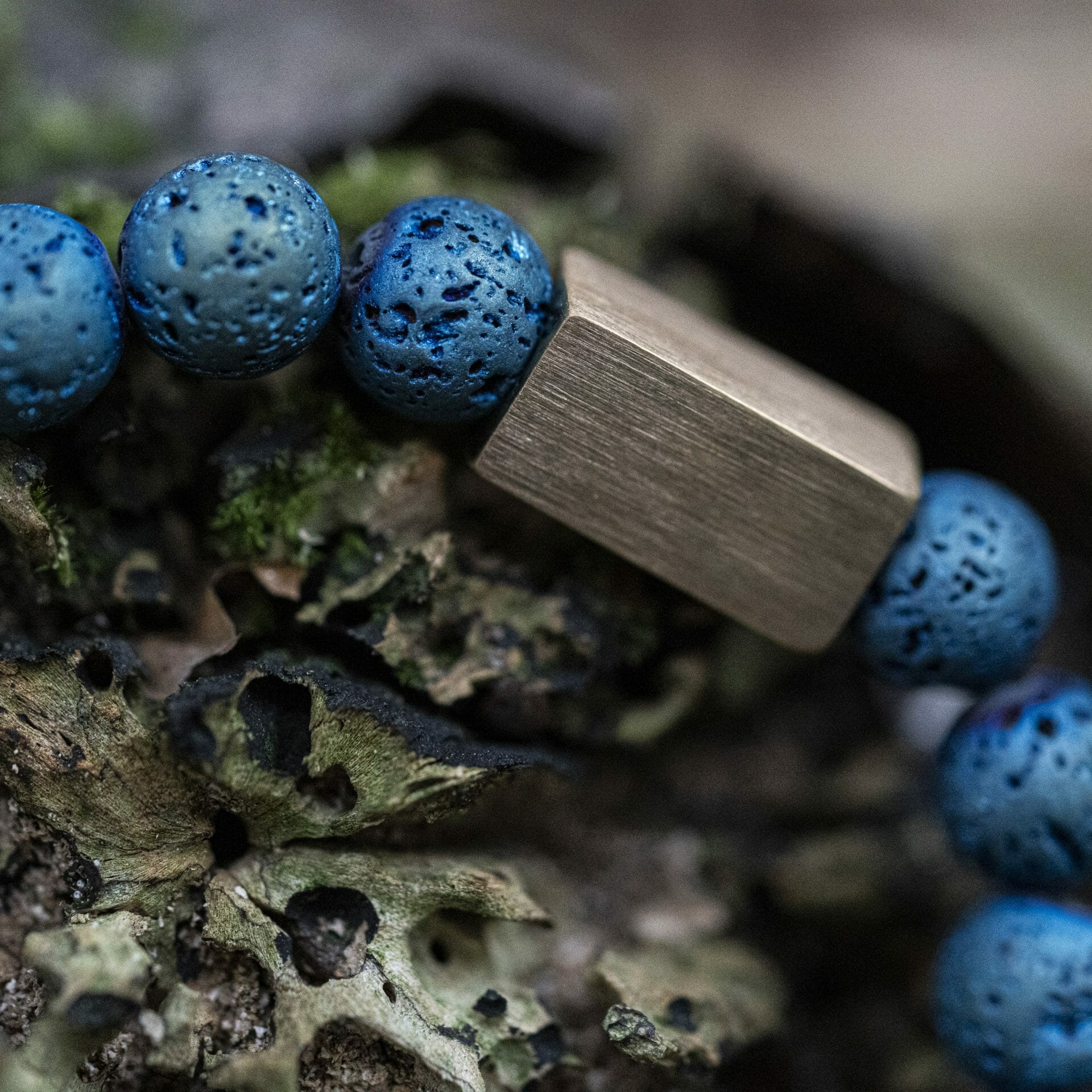 Voltage 'Electroplated Lava' blauwe kralen armband