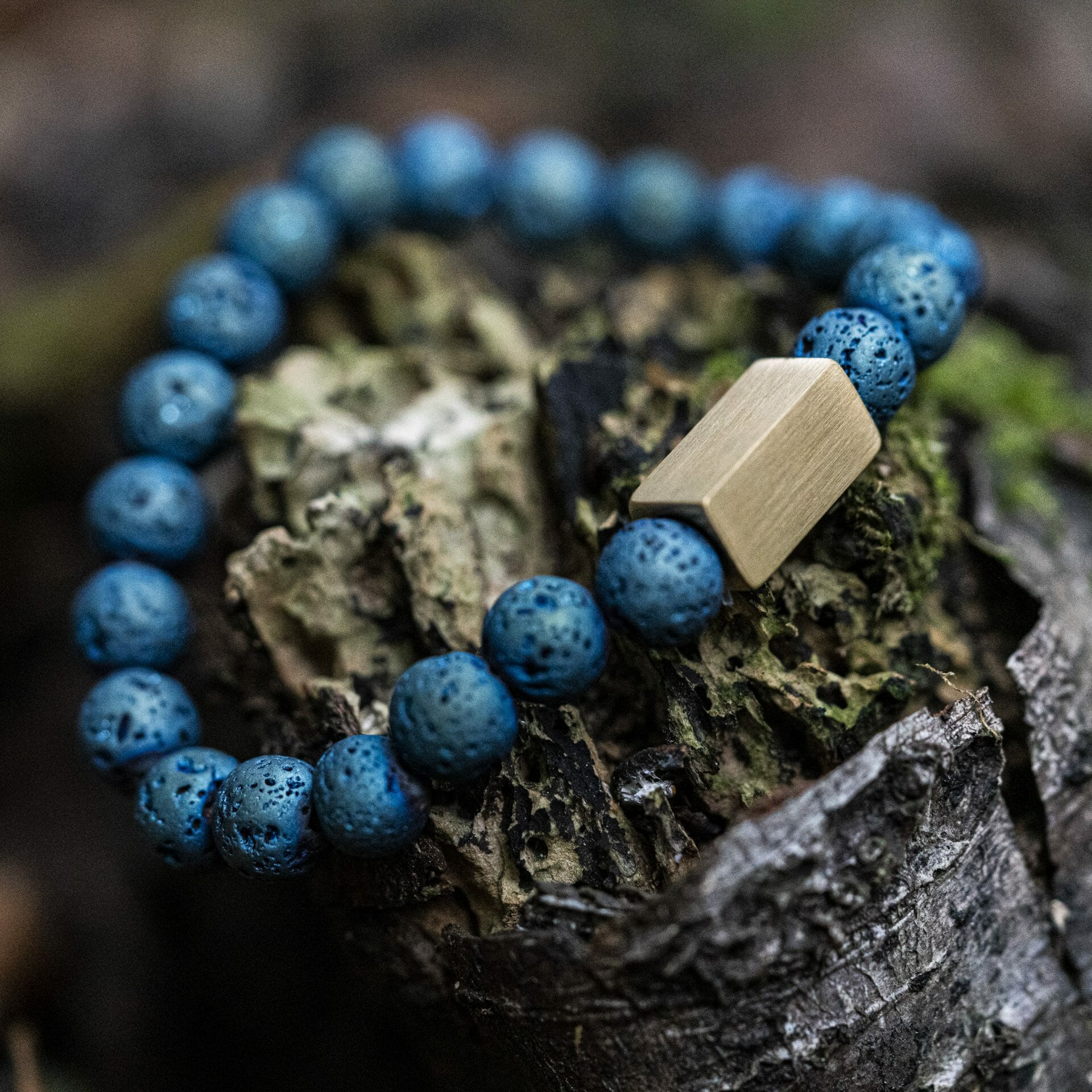 Voltage 'Electroplated Lava' blauwe kralen armband