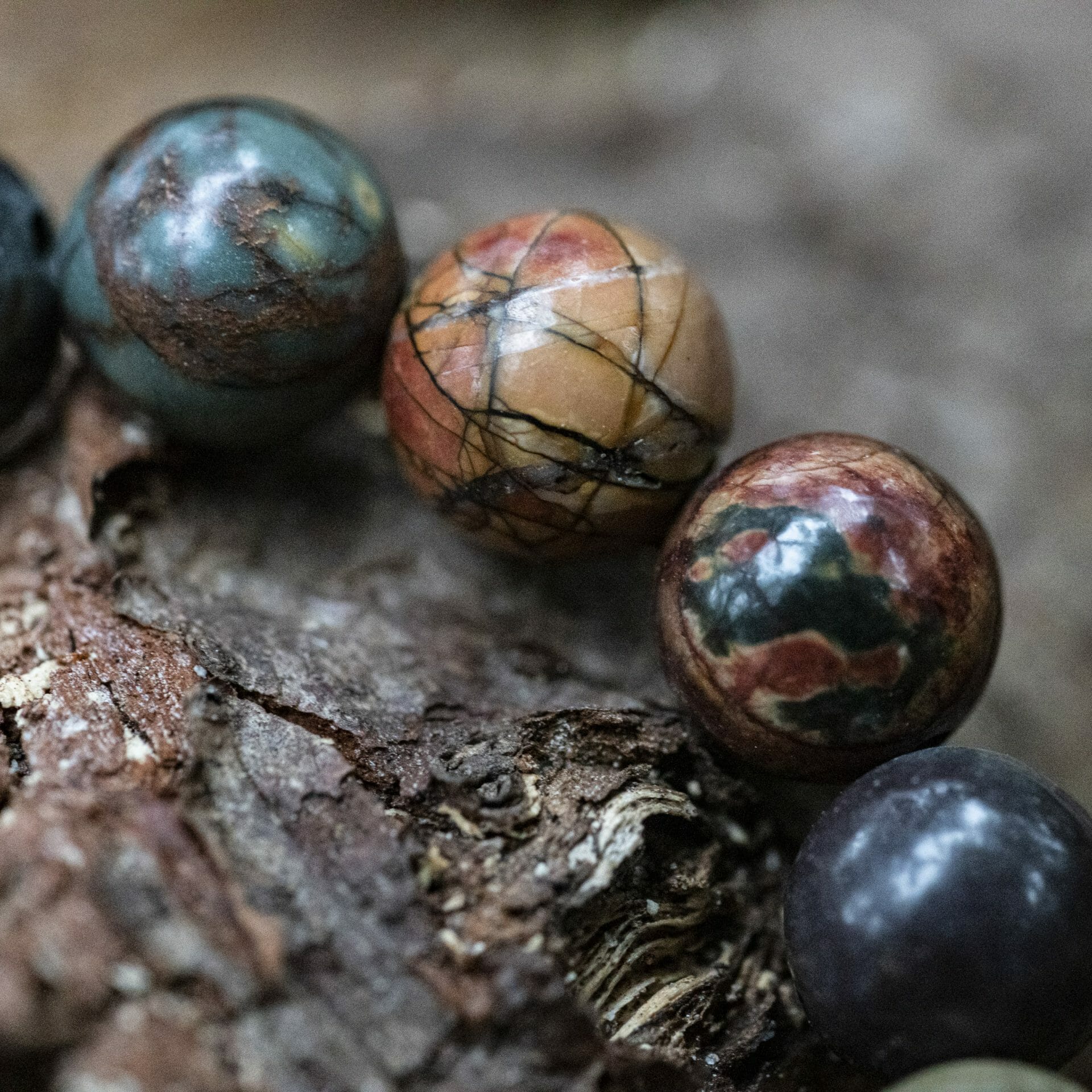 Picasso - Kleurrijke 8mm Jasper kralen armband