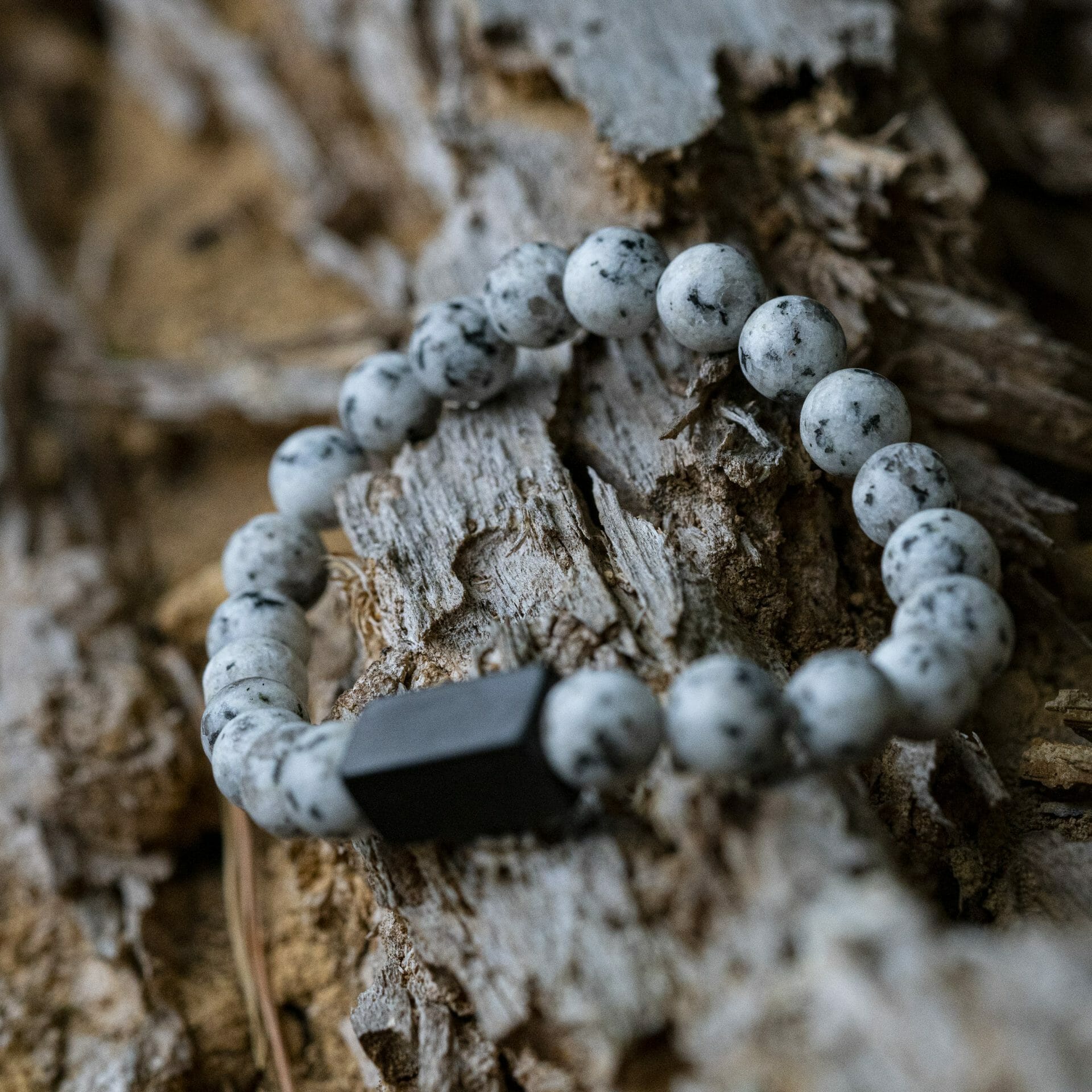 Midnight Snow – Kralenarmband met Persoonlijke Gravure