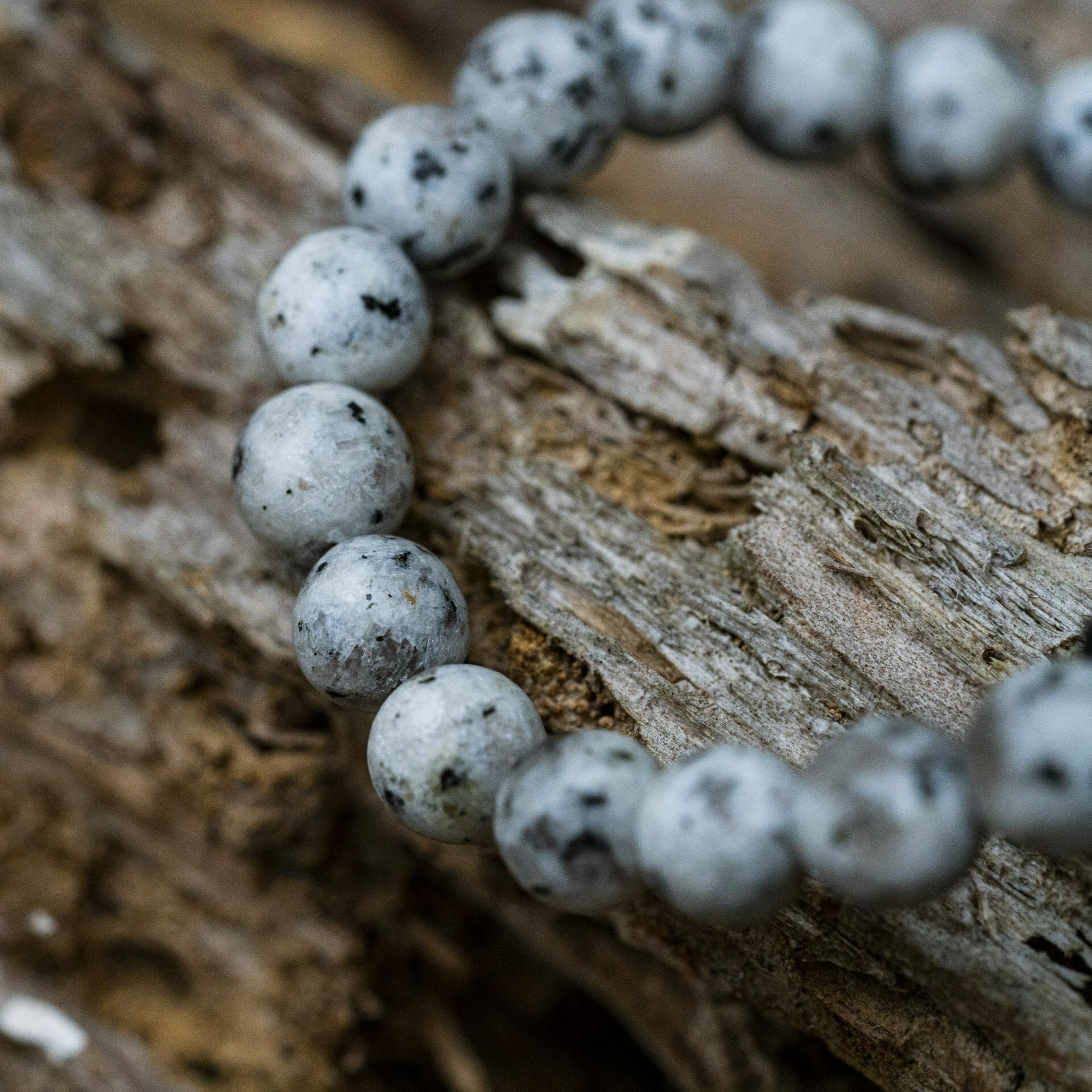 Midnight Snow – Kralenarmband met Persoonlijke Gravure