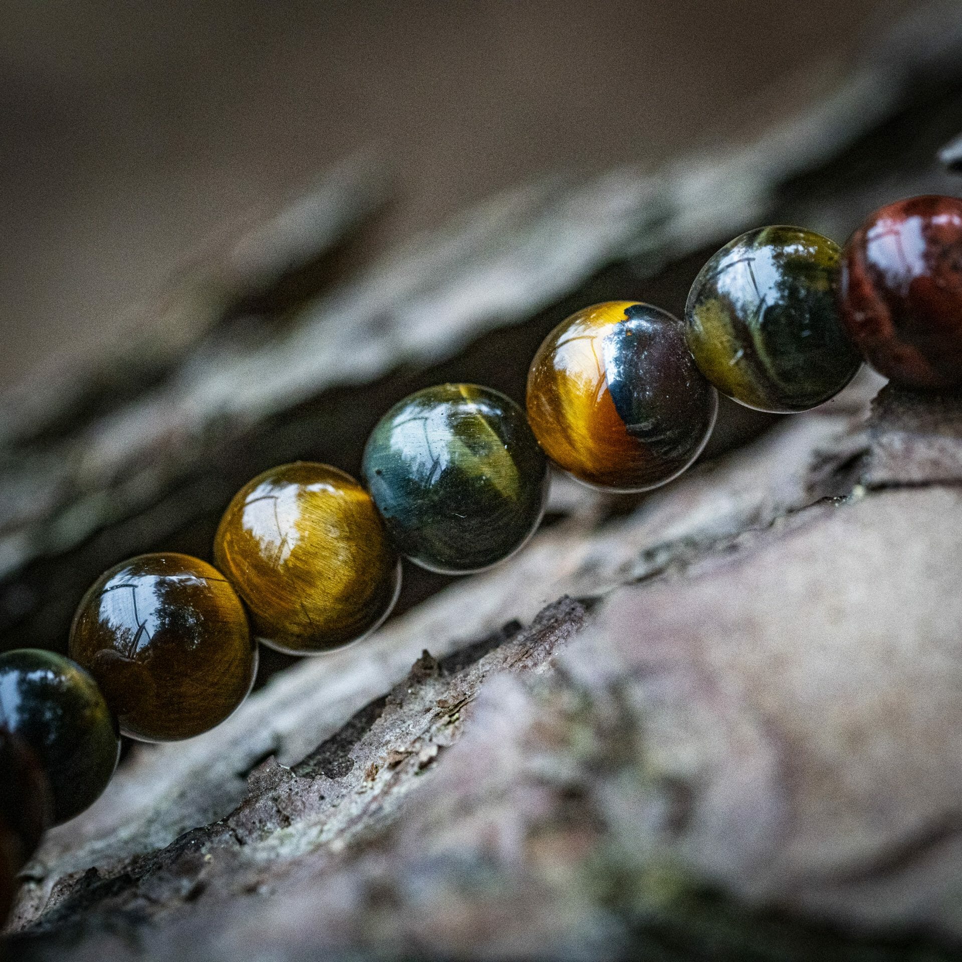 Trio Tijger Eye: Gele Tijgeroog, Valkenoog (blauw) en Stierenoog (rood) Kralen Armband