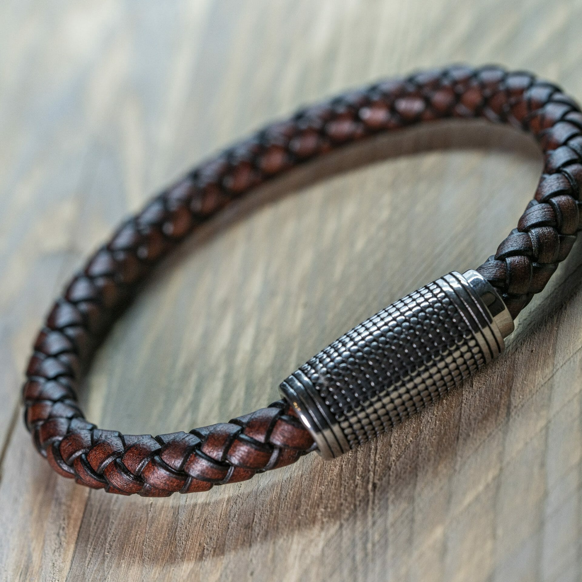 Dragonborn – Robuuste leren Viking Armband 8mm
