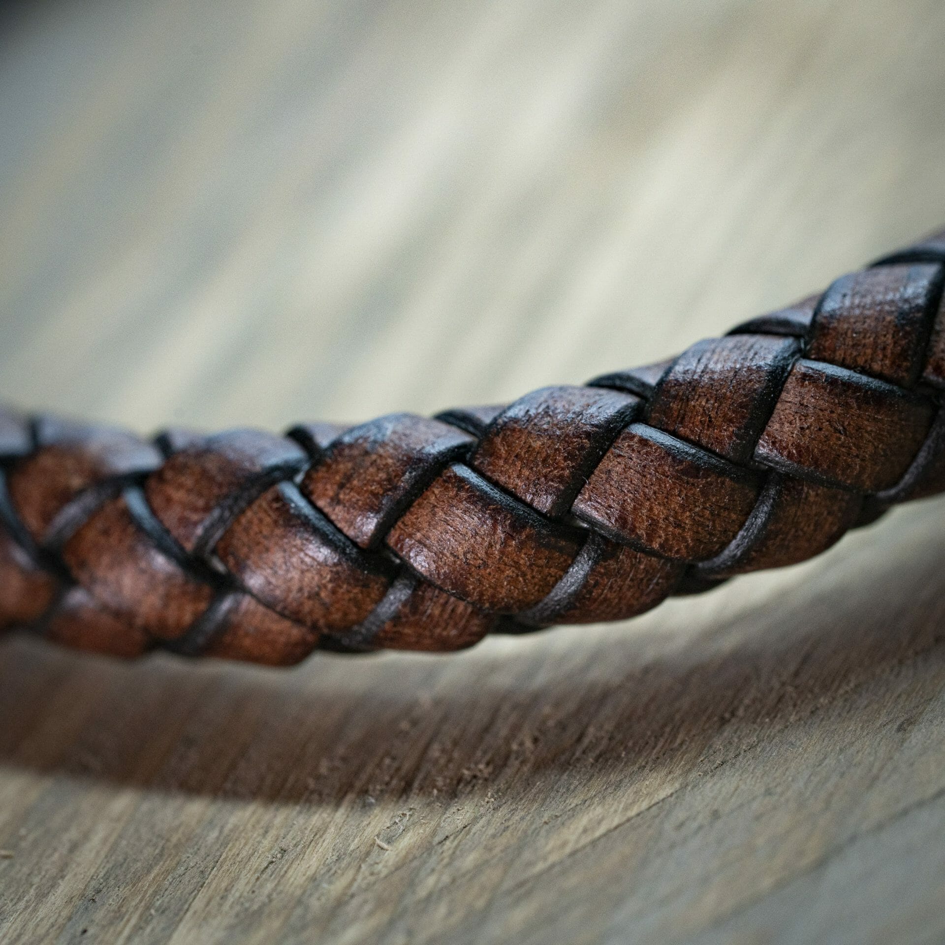 Dragonborn – Robuuste leren Viking Armband 8mm