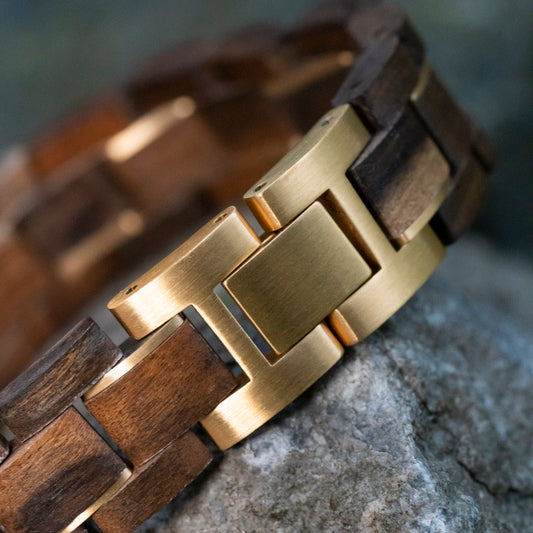 TIMBERWOOD Gold (Walnoot / Goud) - Eigen initialen houten armband