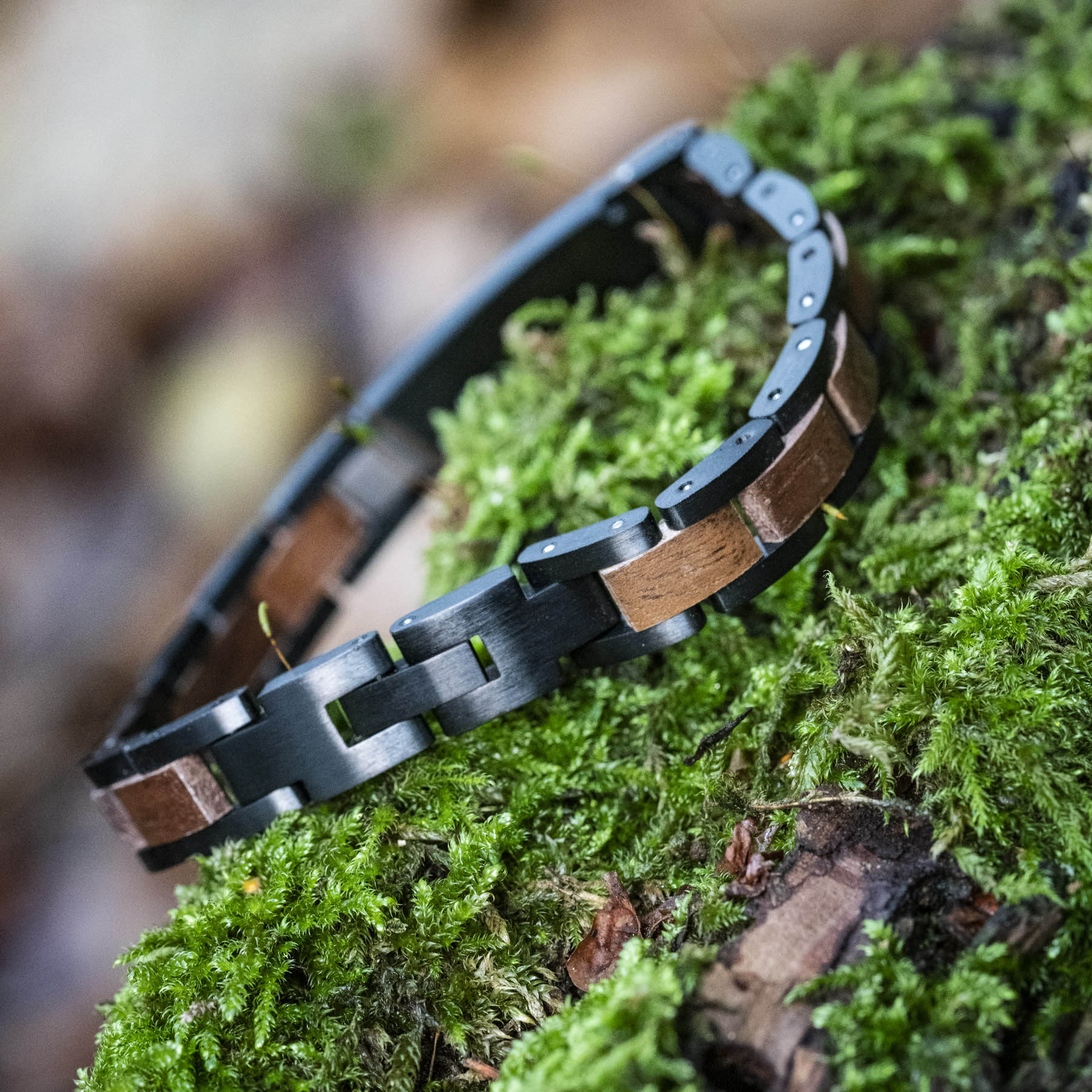 Small Love (TimberWood) - Zwarte houten armband