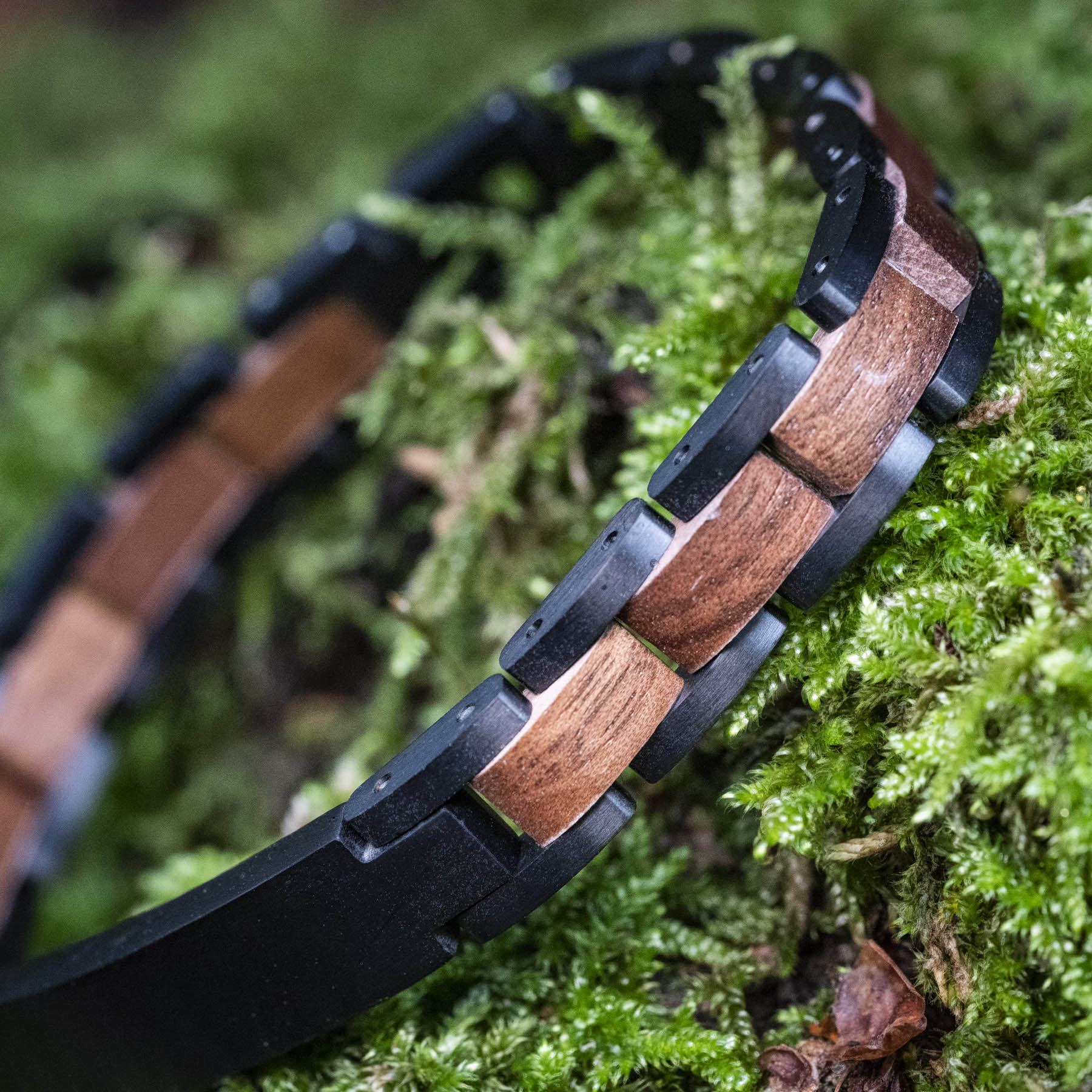 Small Love (TimberWood) - Zwarte houten armband