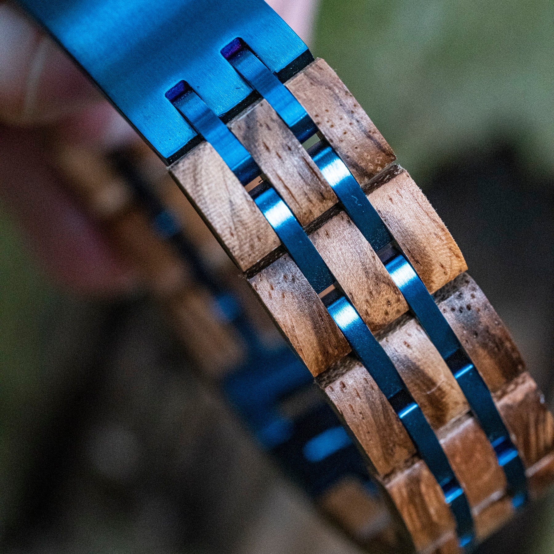 Azure TimberWood – Zebrano & Blauwe RVS Armband