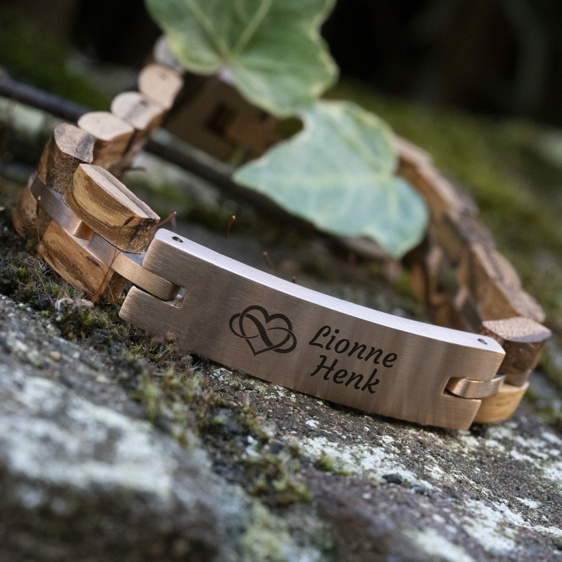 Eterna Rosé – Stijlvolle Houten Armband met Gravure
